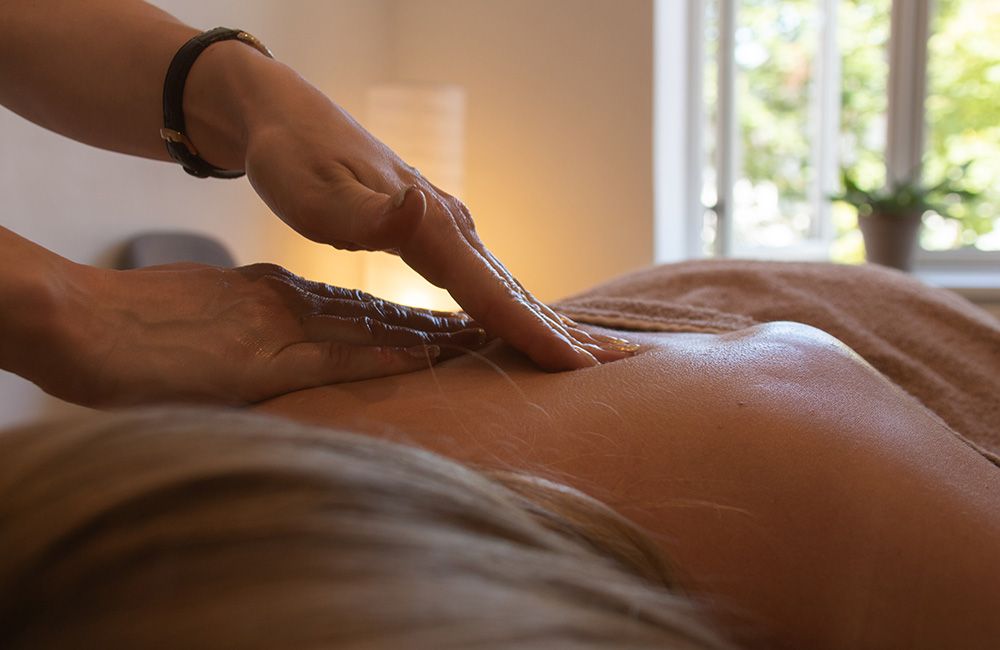 Kosmetisk krop eller ryg massage